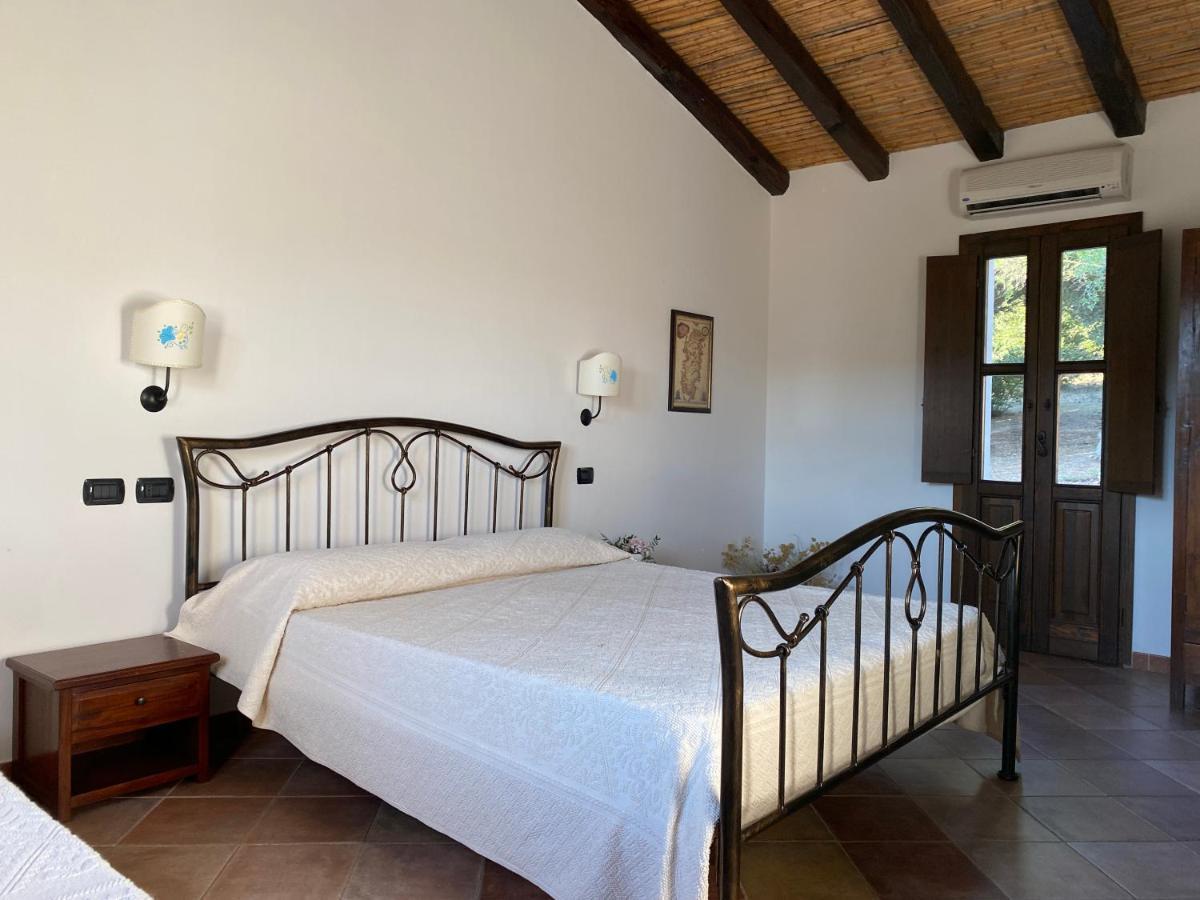Li Paduleddi Country Guest House Ольбия Экстерьер фото
